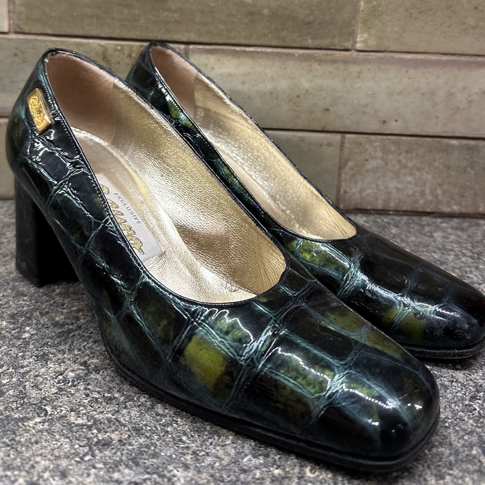 Sguro Italy Elegant Green Crocodile Pattern Pumps Size 7